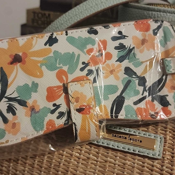 Nanette Lepore 3 piece set, bag, pouch, sunglass case, gift set - Picture 6 of 12